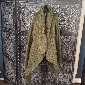 Venus green cardigan. super cute. size XS ( can feet S and M)
